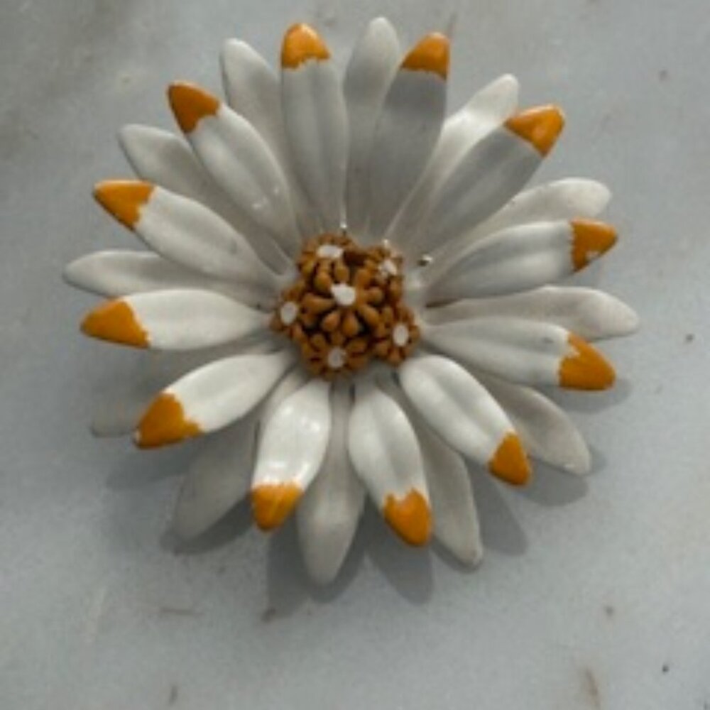 1960"s enamel "Flower Power" daisy brooch/pin-White w/yellow tips
